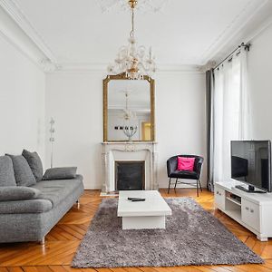 Luxury Apartment La Tour Paris